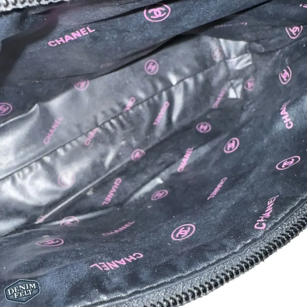 CHANEL Chance Suede Black Cosmetic Pouch with Pink Logo – Travel‎ Makeup Bag